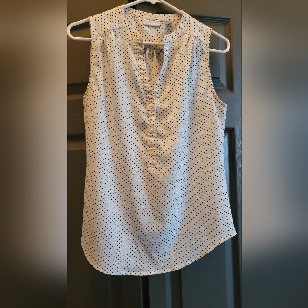 New York & Company White Sleeveless Polka Dot Flowy Tank
